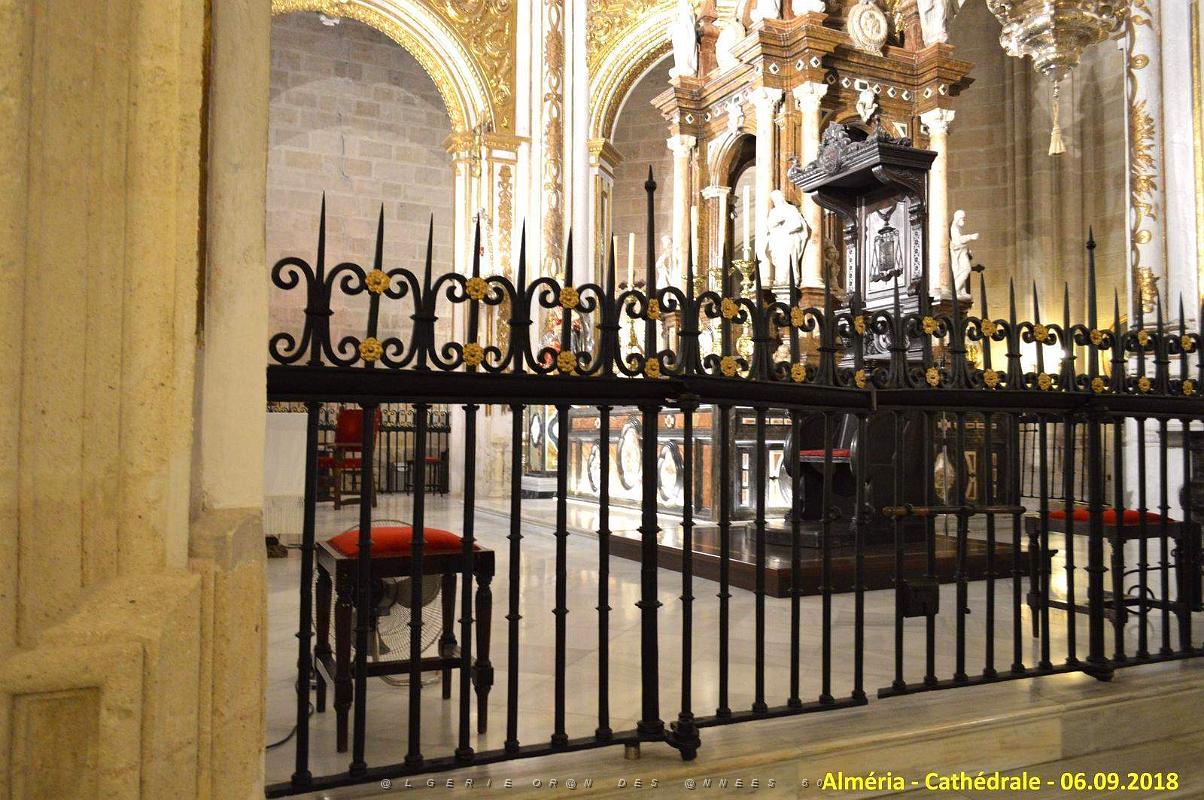 28 LA CATHEDRALE ET LE FORTERESSE DE L INCARNATION (96).JPG